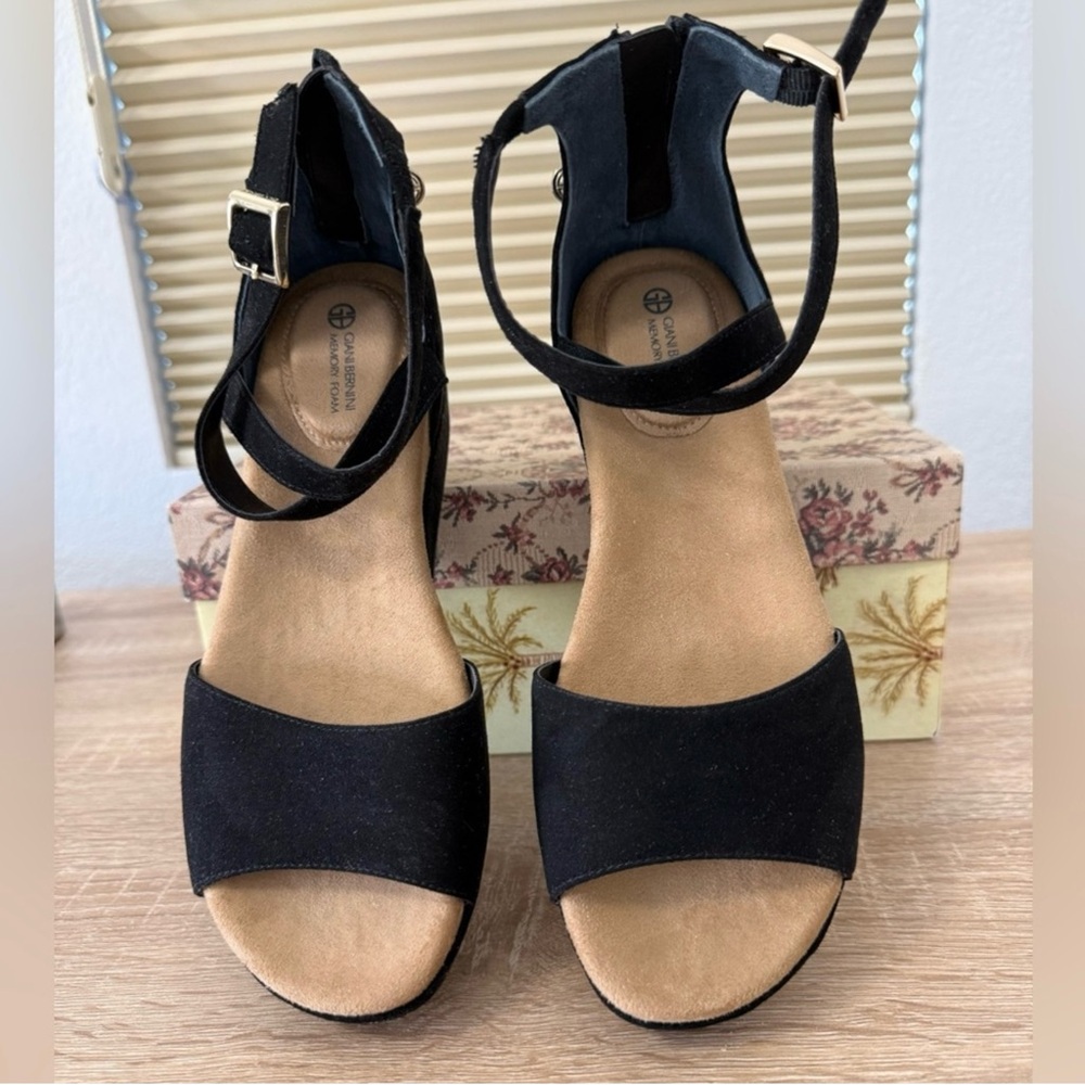 New Giani Bernini Platform Sandals